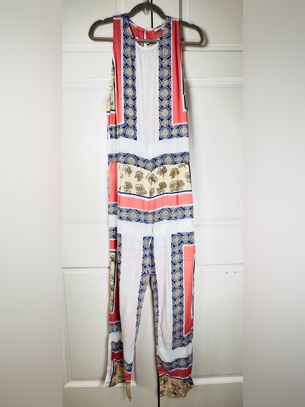 Maurie + Eve Sleeveless Printed White, Coral & Blue Jumpsuit Size Medium - Picture 2 of 7